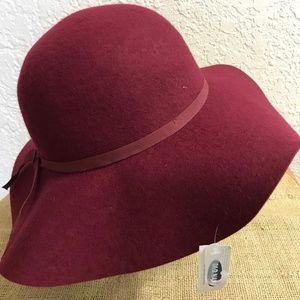 Cranberry felt hat